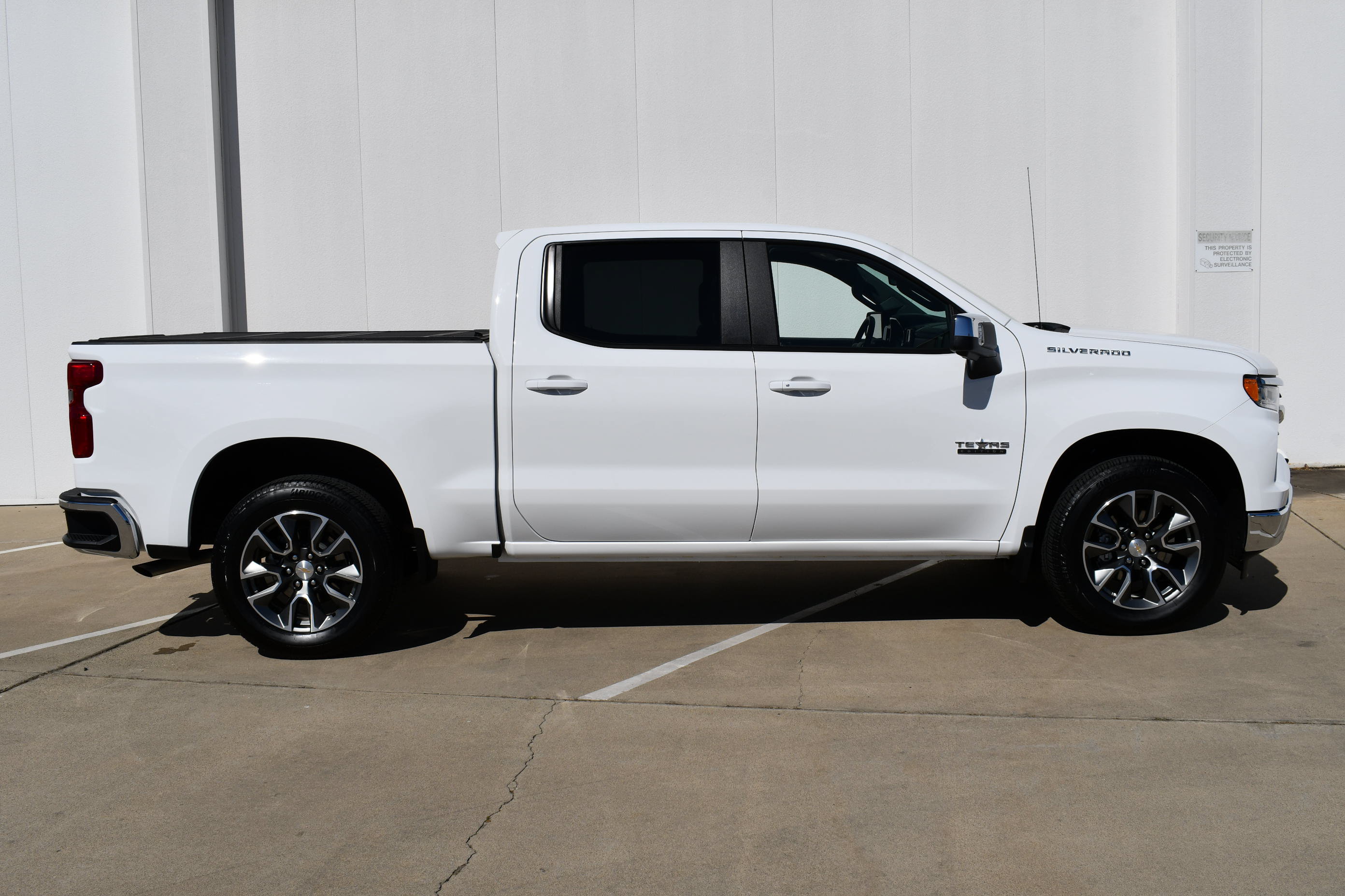 Used 2025 Chevrolet Silverado 1500 LT w/ Texas Edition Plus RWD image 4