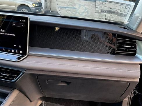 New 2025 Volkswagen Tiguan SE image 16