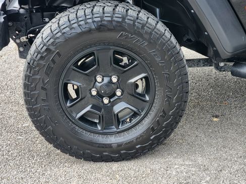 Used 2023 Jeep Gladiator Mojave image 12