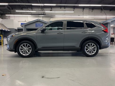 Used 2025 Honda CR-V EX image 4
