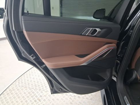 Used 2022 BMW X6 xDrive40i w/ M Sport Package image 28