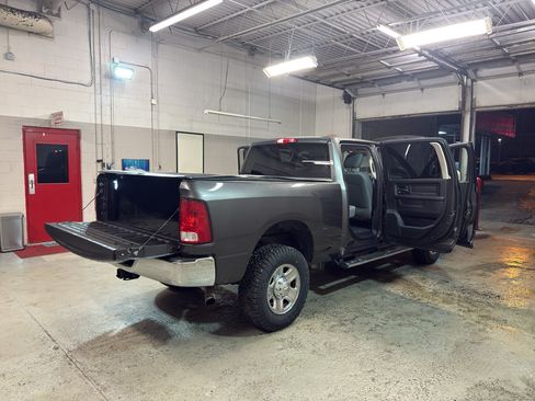Used 2018 RAM 2500 Tradesman w/ Chrome Appearance Group AWD/4WD image 14