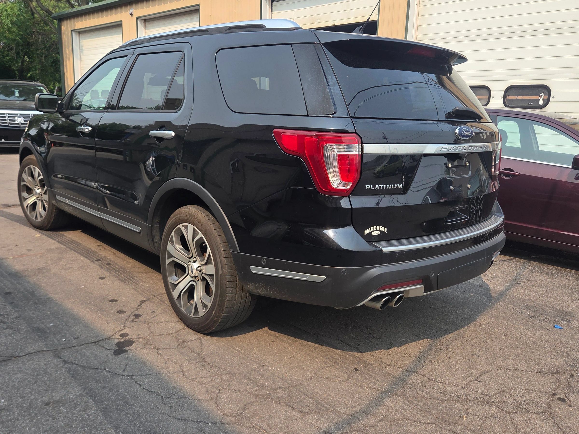 Used 2018 Ford Explorer Platinum AWD/4WD image 3
