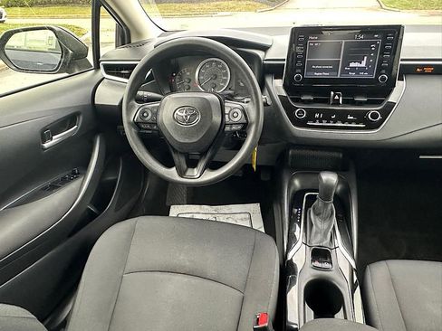 Used 2020 Toyota Corolla LE image 24