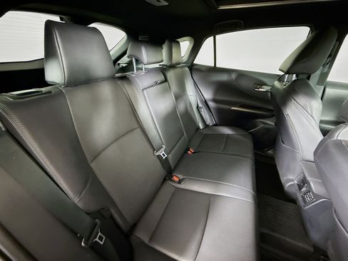 Used 2024 Toyota Venza Limited image 35