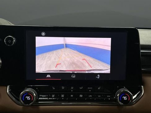 Used 2023 GMC Canyon AT4 image 10