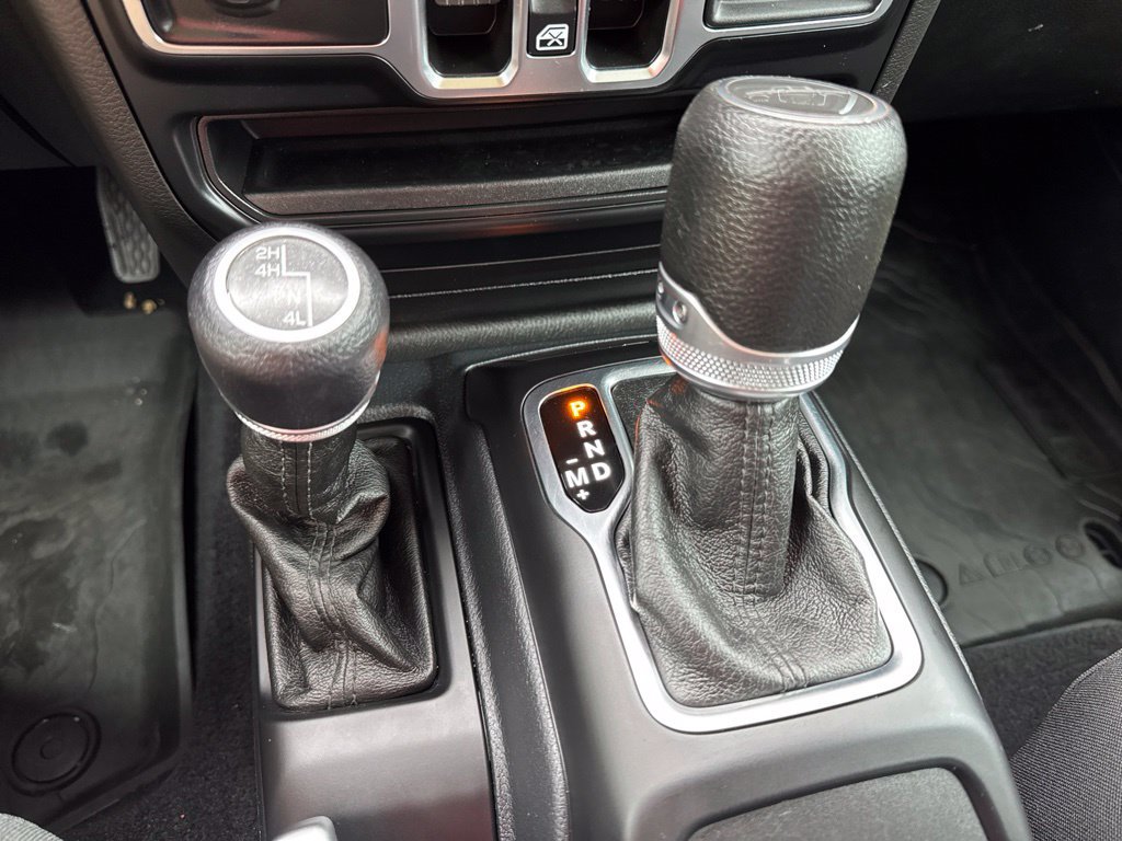 Used 2023 Jeep Gladiator Sport AWD/4WD image 16