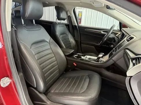 Used 2014 Ford Fusion SE w/ Equipment Group 202A image 25