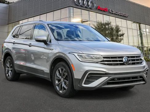 Used 2022 Volkswagen Tiguan SE w/ Panoramic Sunroof Package image 5