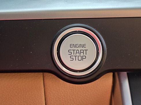 Used 2024 Kia Carnival LX FWD image 30