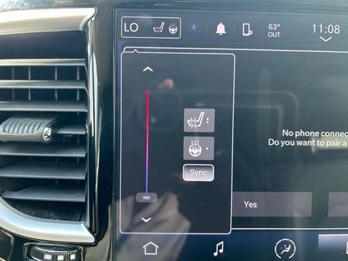 Used 2023 Chrysler Pacifica Touring-L FWD image 25