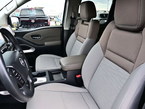 Certified 2022 Nissan Frontier SV w/ Technology Package AWD/4WD image 21