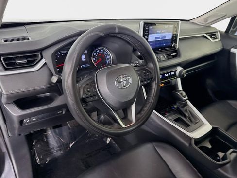 Used 2019 Toyota RAV4 XLE Premium FWD image 10