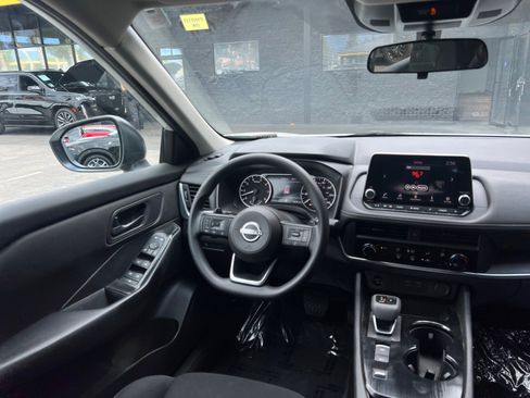 Used 2024 Nissan Rogue S image 22