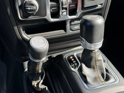 Used 2023 Jeep Wrangler Unlimited Sahara AWD/4WD image 14