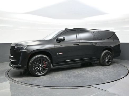Certified 2024 Cadillac Escalade ESV V w/ LPO, ONYX Package AWD/4WD image 3