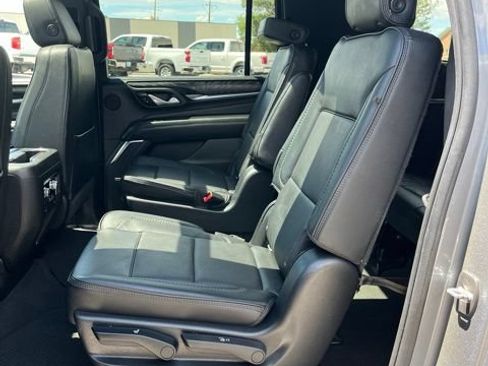 Used 2022 GMC Yukon XL Denali w/ Denali Premium Package AWD/4WD image 27