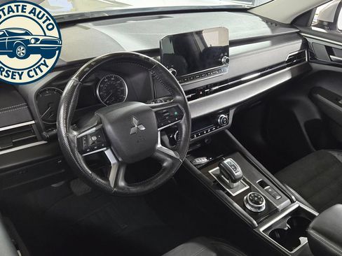 Used 2022 Mitsubishi Outlander SE AWD/4WD image 10