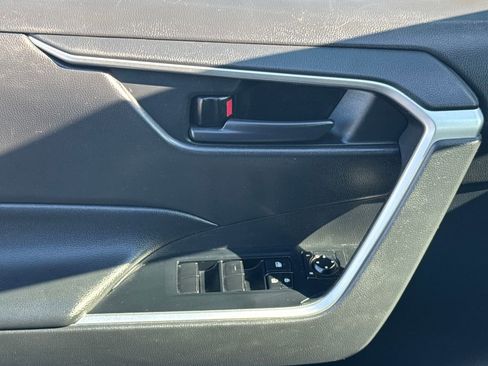 Used 2021 Toyota RAV4 LE image 33