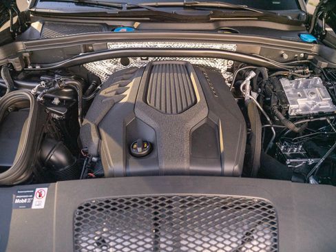Certified 2026 Porsche Macan AWD/4WD image 29