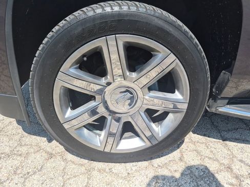 Used 2016 Cadillac Escalade Luxury AWD/4WD image 16