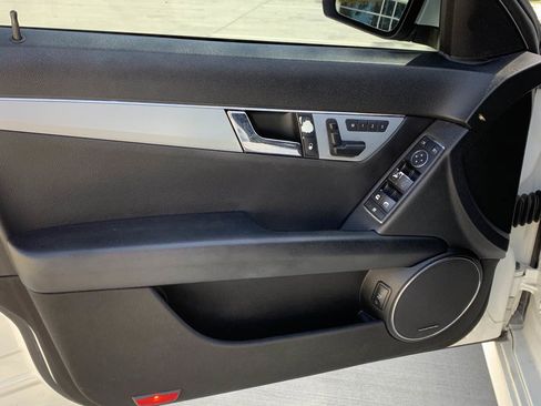 Used 2009 Mercedes-Benz C 300 Sport image 10