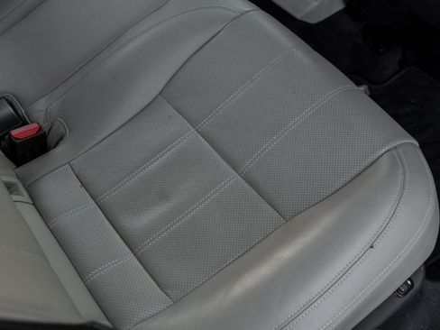 Used 2019 Land Rover Range Rover Velar S image 34