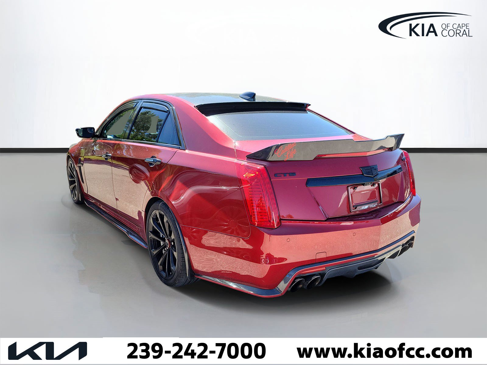 Used 2017 Cadillac CTS V w/ Luxury Package RWD image 2