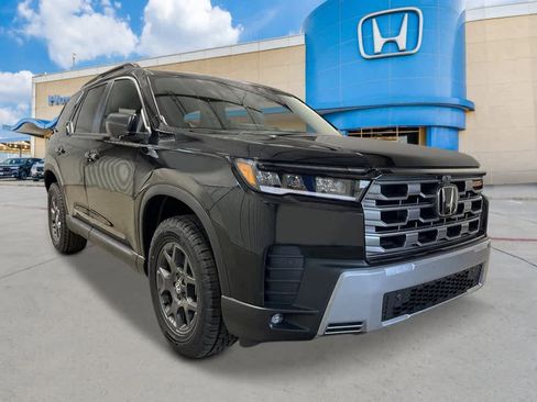 New 2026 Honda Pilot TrailSport image 9