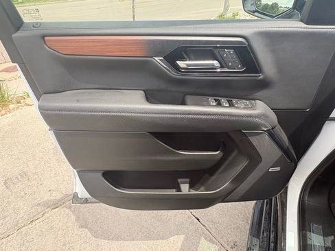 Used 2025 GMC Yukon Denali AWD/4WD image 10