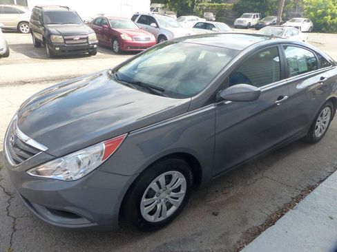 Used 2011 Hyundai Sonata GLS FWD image 2