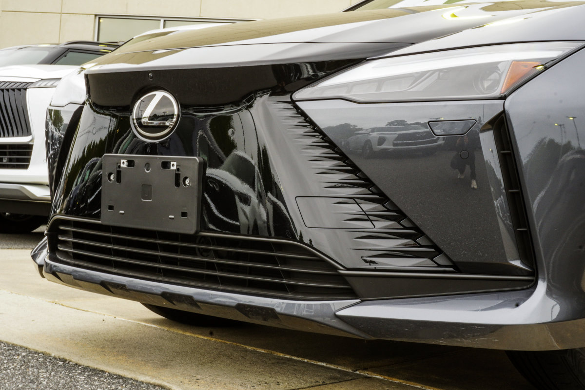 Used 2023 Lexus RZ 450e Premium w/ Cold Area Package AWD/4WD image 2