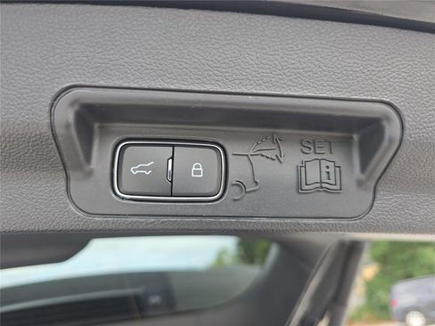 Used 2020 Ford Explorer XLT w/ Comfort Package image 32