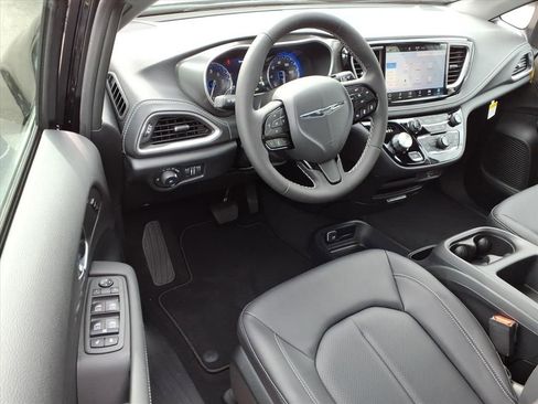 New 2026 Chrysler Pacifica Select image 14