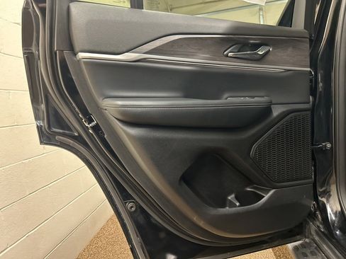 Used 2024 Jeep Grand Cherokee Limited w/ Black Appearance Package image 14