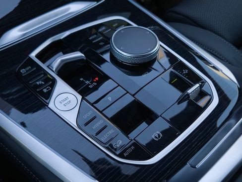New 2026 BMW X5 xDrive50e w/ M Sport Package image 9