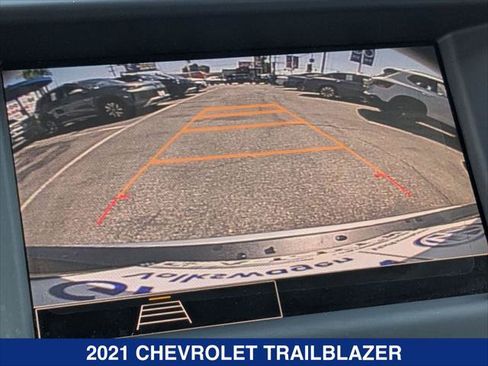 Used 2021 Chevrolet TrailBlazer LT FWD image 18