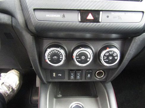 Used 2018 Mitsubishi Outlander Sport LE AWD/4WD image 23