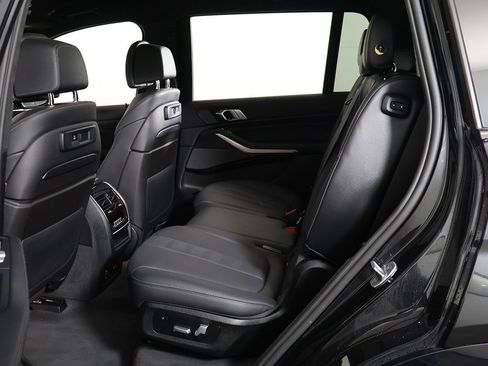 Used 2022 BMW X7 M50i image 35