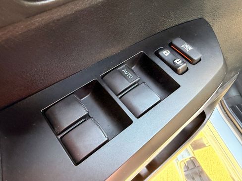 Used 2017 Toyota Tundra SR5 RWD image 11