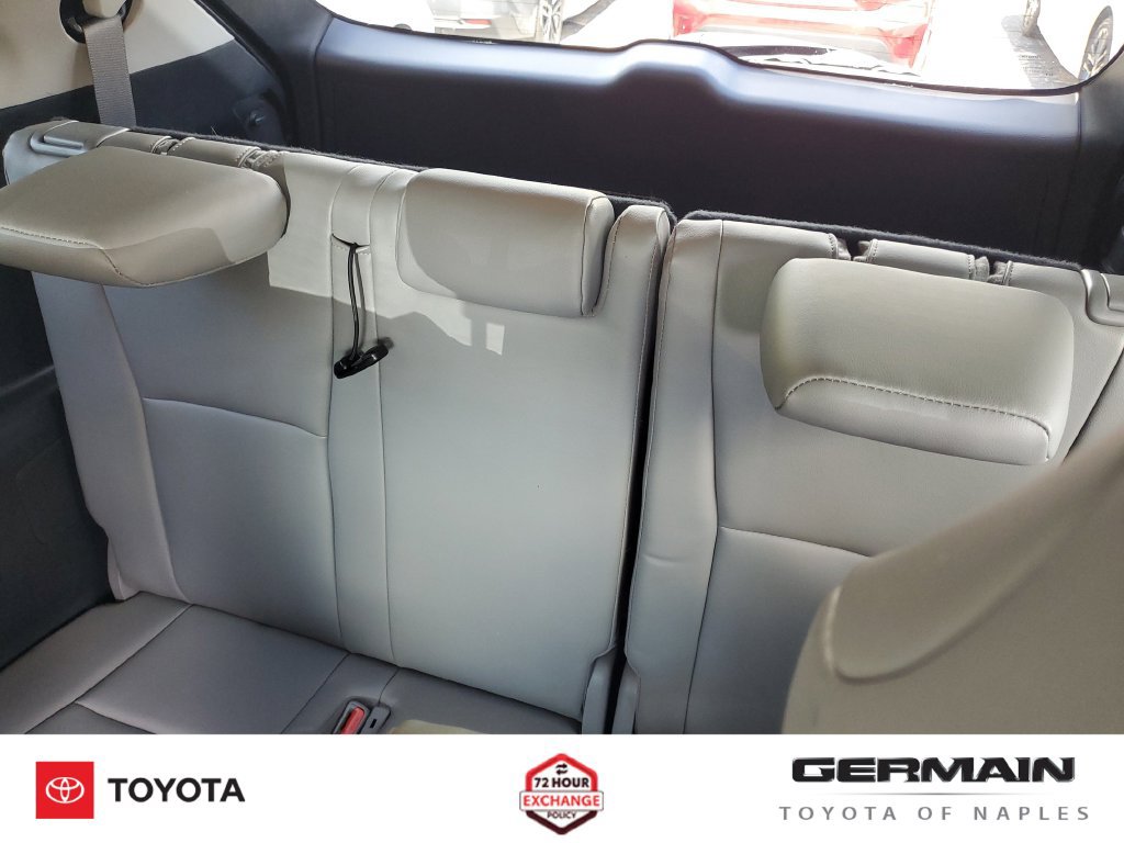 Used 2022 Toyota Highlander XLE AWD/4WD image 23