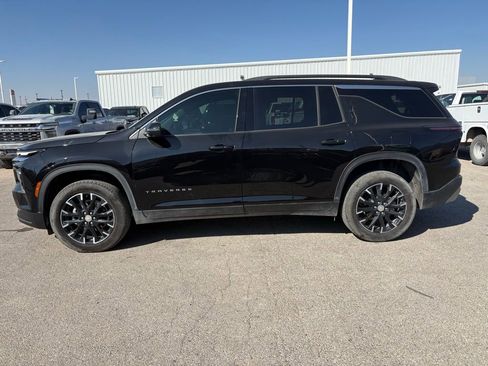 Used 2025 Chevrolet Traverse LT w/ Sun and Wheel Package image 2