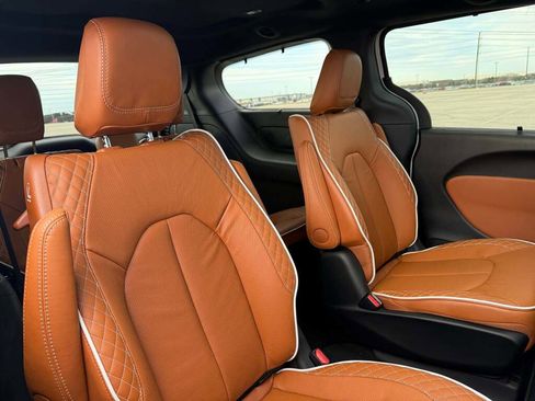 New 2026 Chrysler Pacifica Pinnacle image 23