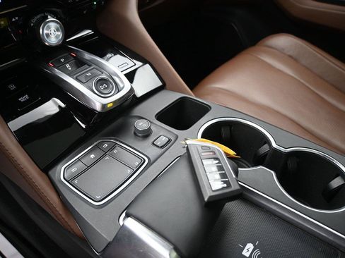 Used 2022 Acura MDX SH-AWD w/ Advance Package image 5