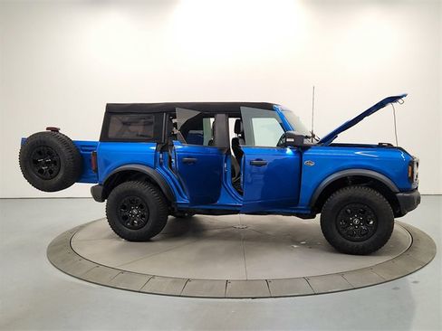 Used 2023 Ford Bronco Wildtrak image 16