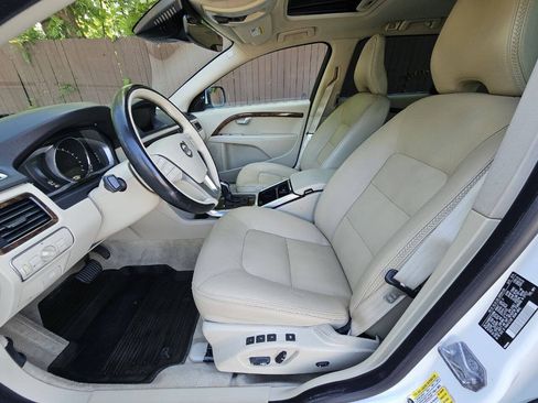 Used 2015 Volvo XC70 T5 Platinum w/ Protection Package FWD image 4