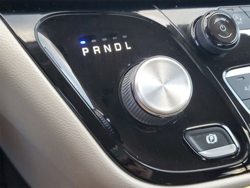 Used 2022 Chrysler Pacifica Touring-L image 24