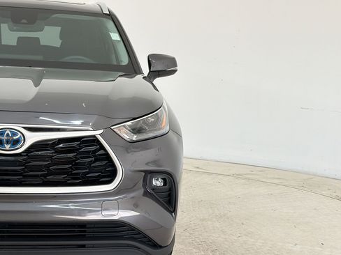 Used 2024 Toyota Highlander XLE FWD image 19