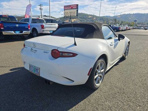 Used 2017 MAZDA MX-5 Miata Sport RWD image 3