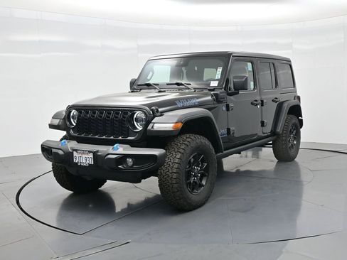 Used 2024 Jeep Wrangler Unlimited image 2